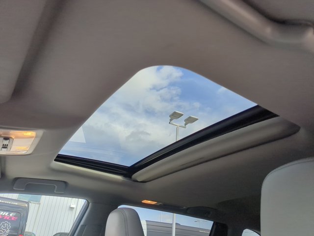 Used 2017 Toyota Highlander XLE w/ Carpet Mat Package image 13