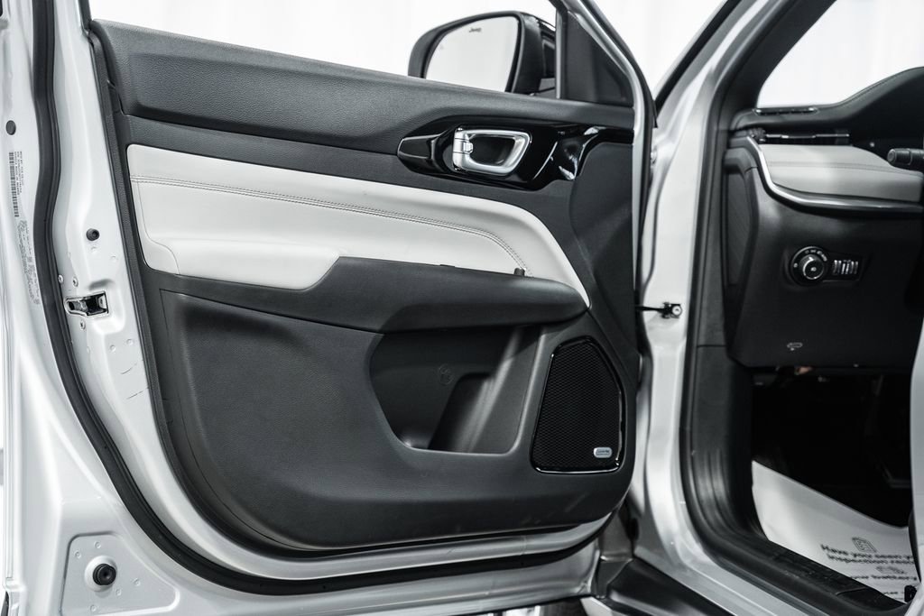 New 2026 Jeep Compass Limited w/ Sun, Sound & Navigation Group image 37