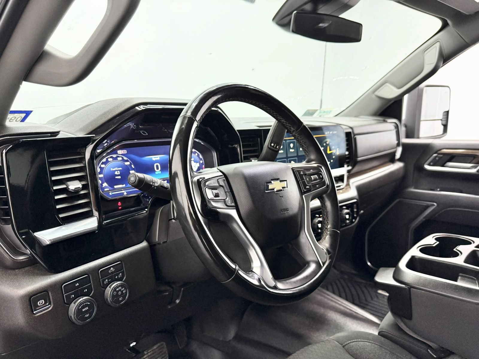 Used 2024 Chevrolet Silverado 2500 LT w/ Convenience Package AWD/4WD image 12