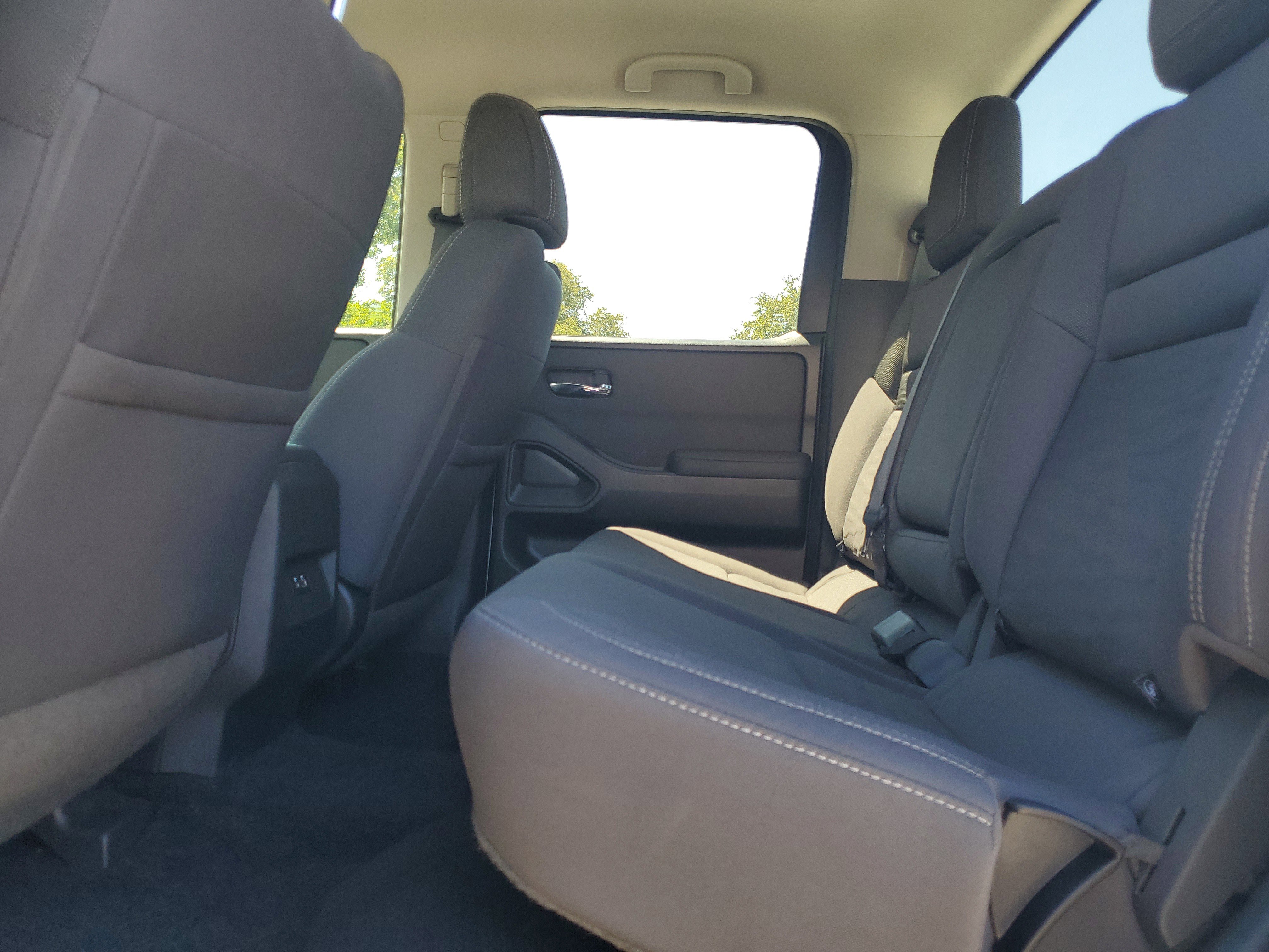 Used 2022 Nissan Frontier SV w/ Technology Package image 12