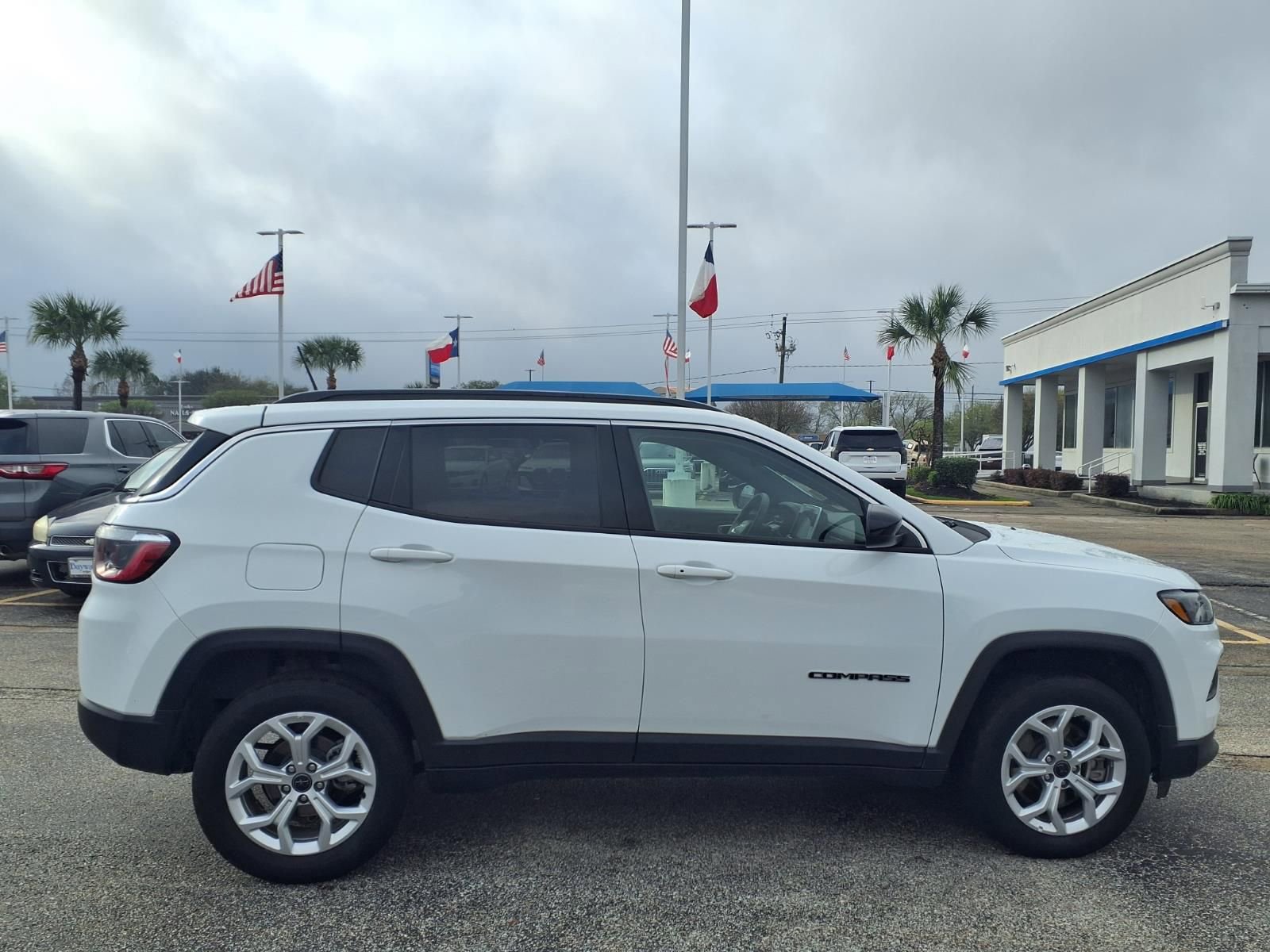 Used 2025 Jeep Compass Latitude image 21