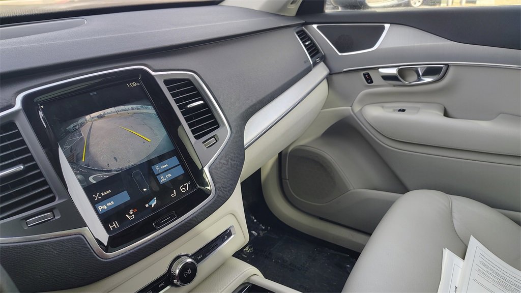 Used 2022 Volvo XC90 T5 Momentum w/ Climate Package image 24