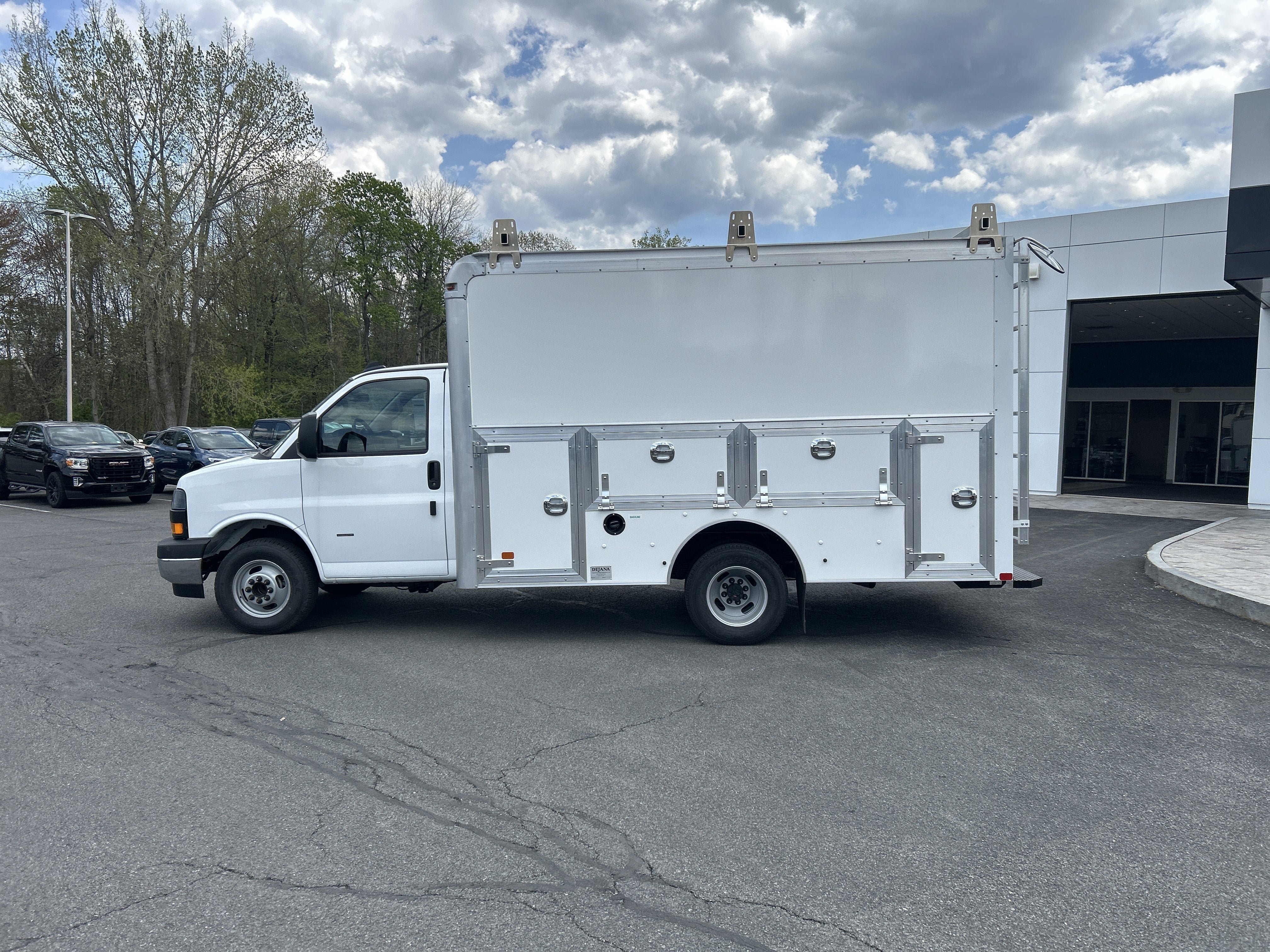 New 2026 GMC Savana 3500 w/ Power Convenience Package RWD image 3