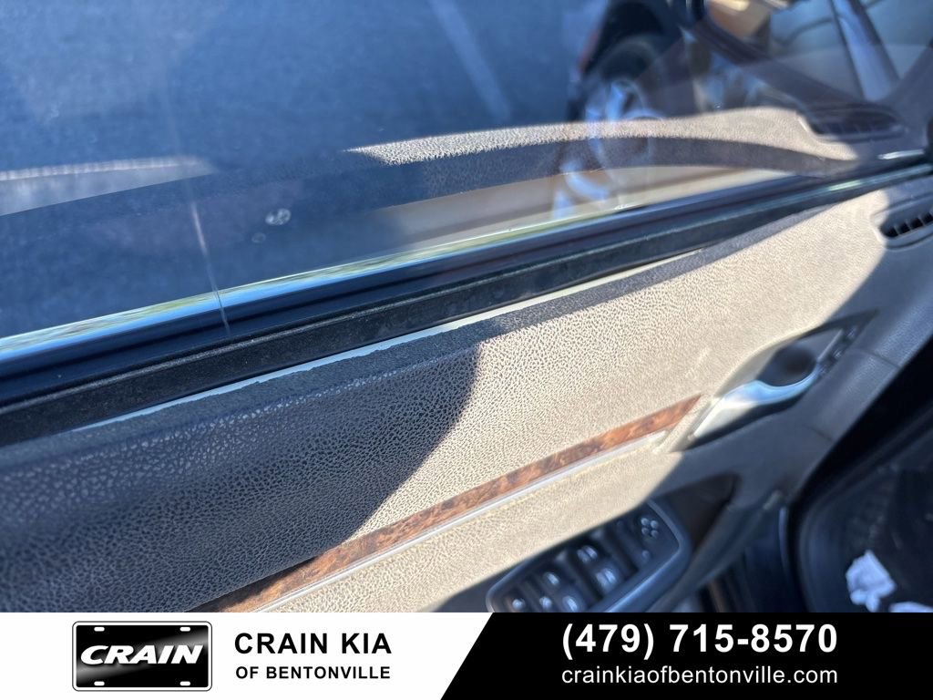 Used 2017 Chrysler 300 C image 31