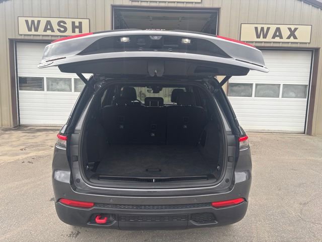 Used 2022 Jeep Grand Cherokee Trailhawk AWD/4WD image 8