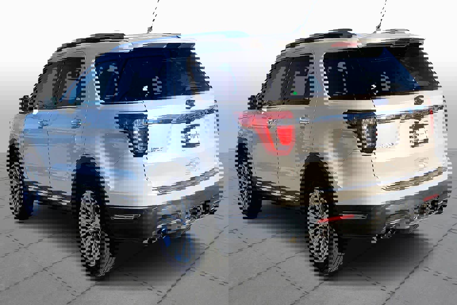 Used 2019 Ford Explorer Limited w/ Class III Trailer Tow Package image 11