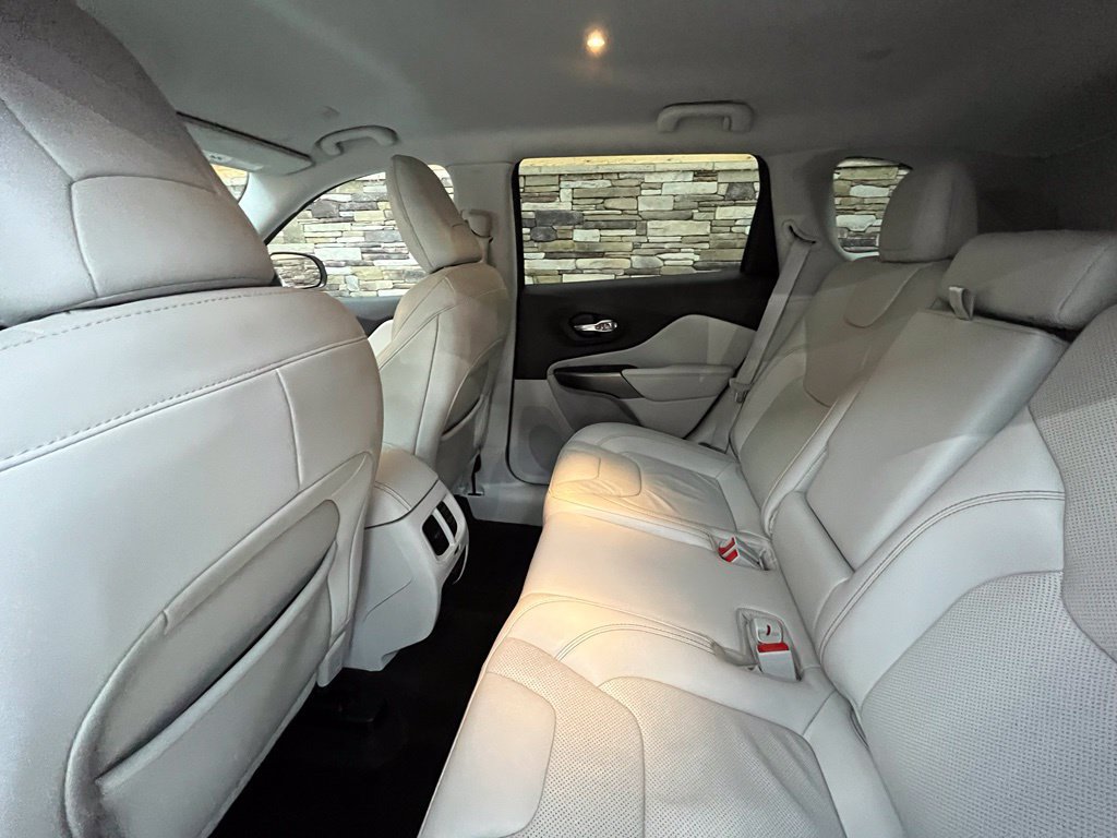Used 2020 Jeep Cherokee Limited AWD/4WD image 37