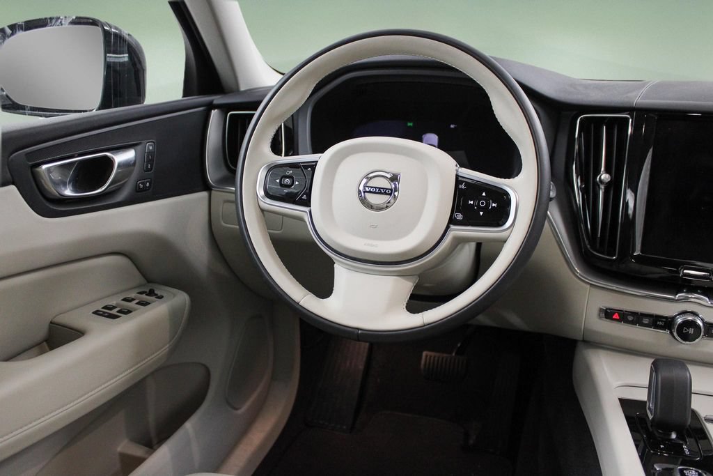 Used 2025 Volvo XC60 B5 Plus w/ Protection Package Premier AWD/4WD image 18