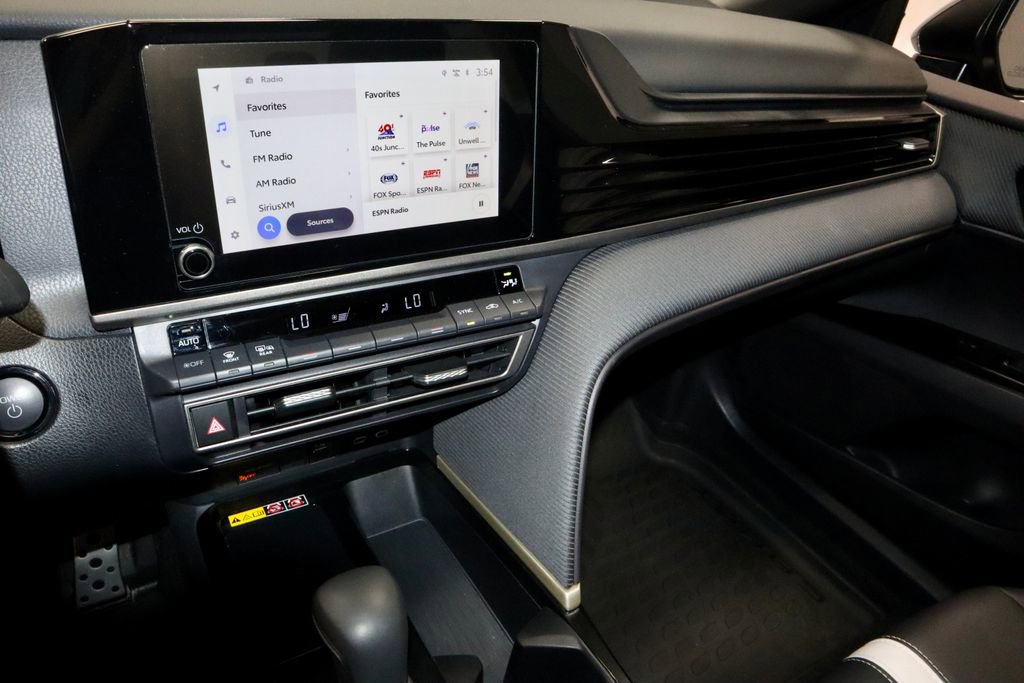 Used 2025 Toyota Camry SE image 29