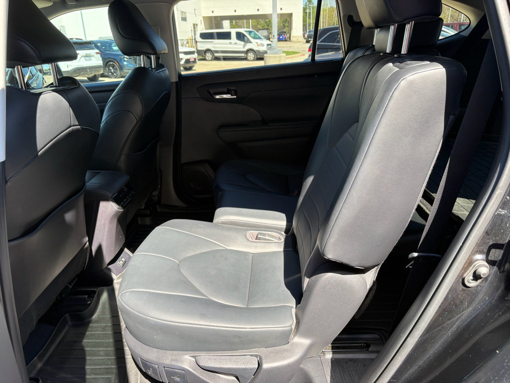 Used 2021 Toyota Highlander XLE image 27