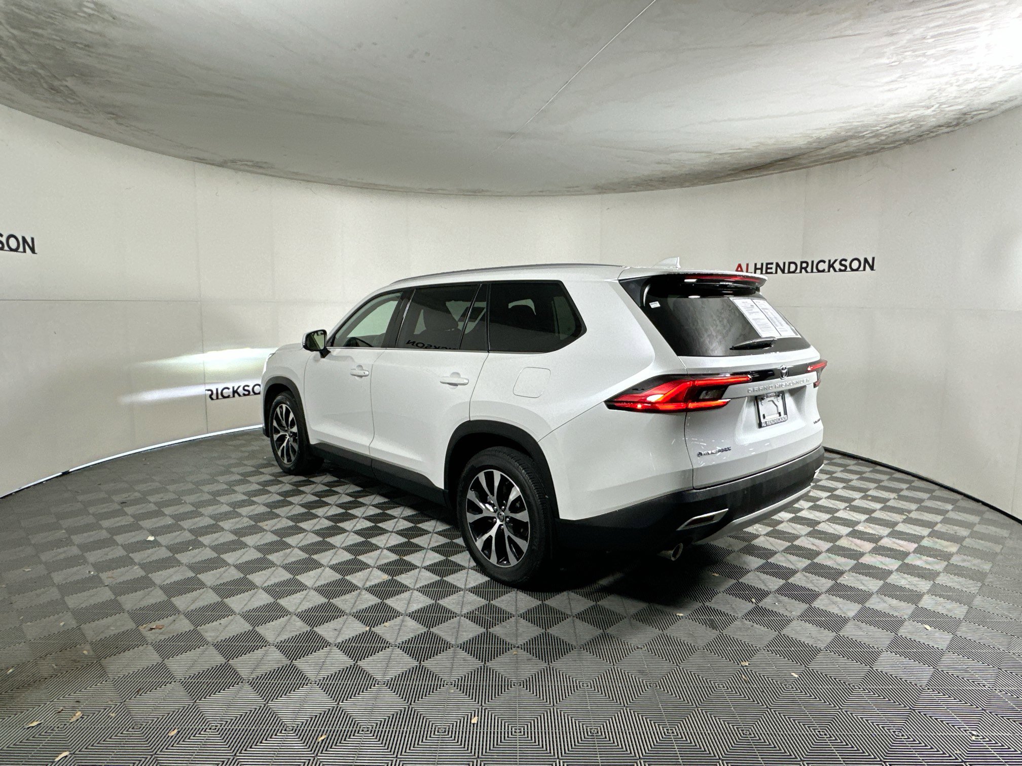 Used 2024 Toyota Grand Highlander AWD Hybrid image 5