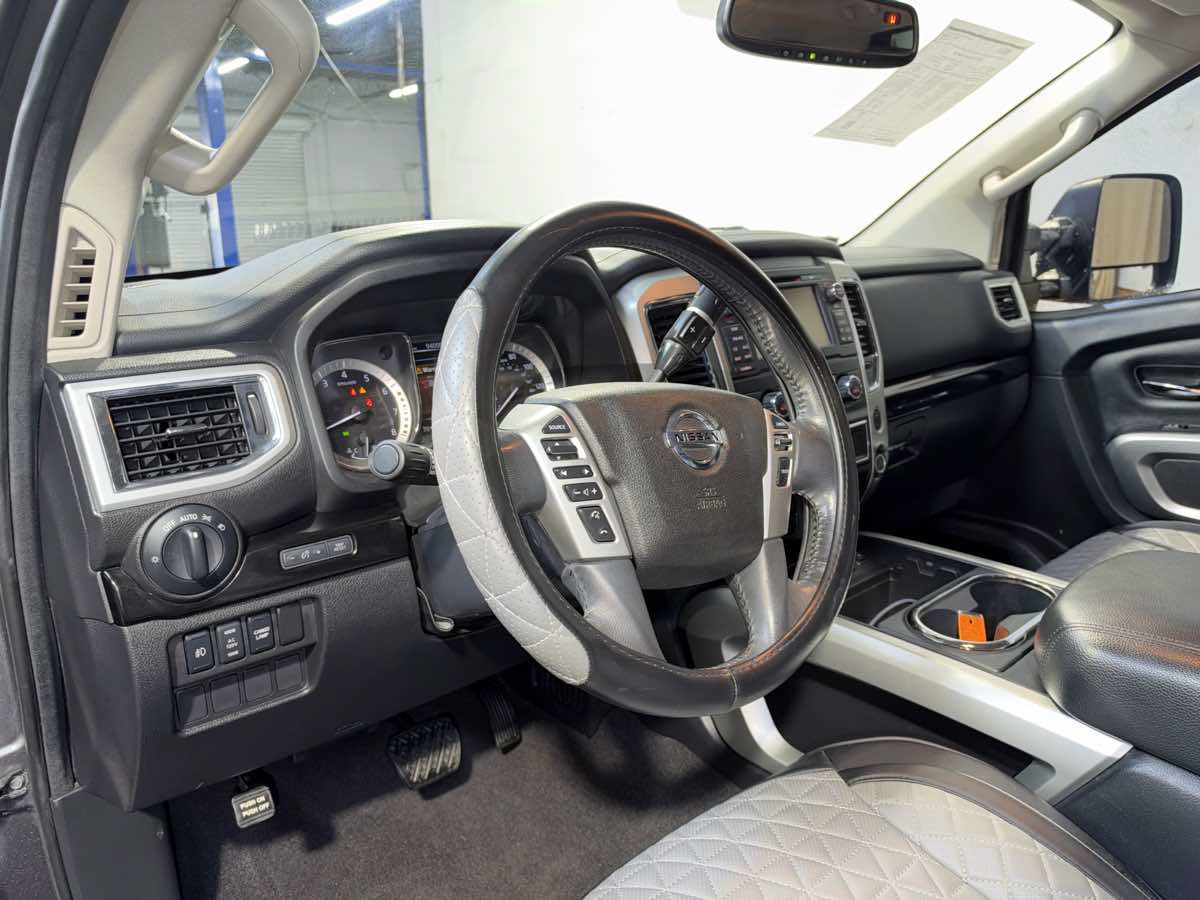 Used 2017 Nissan Titan SV AWD/4WD image 15