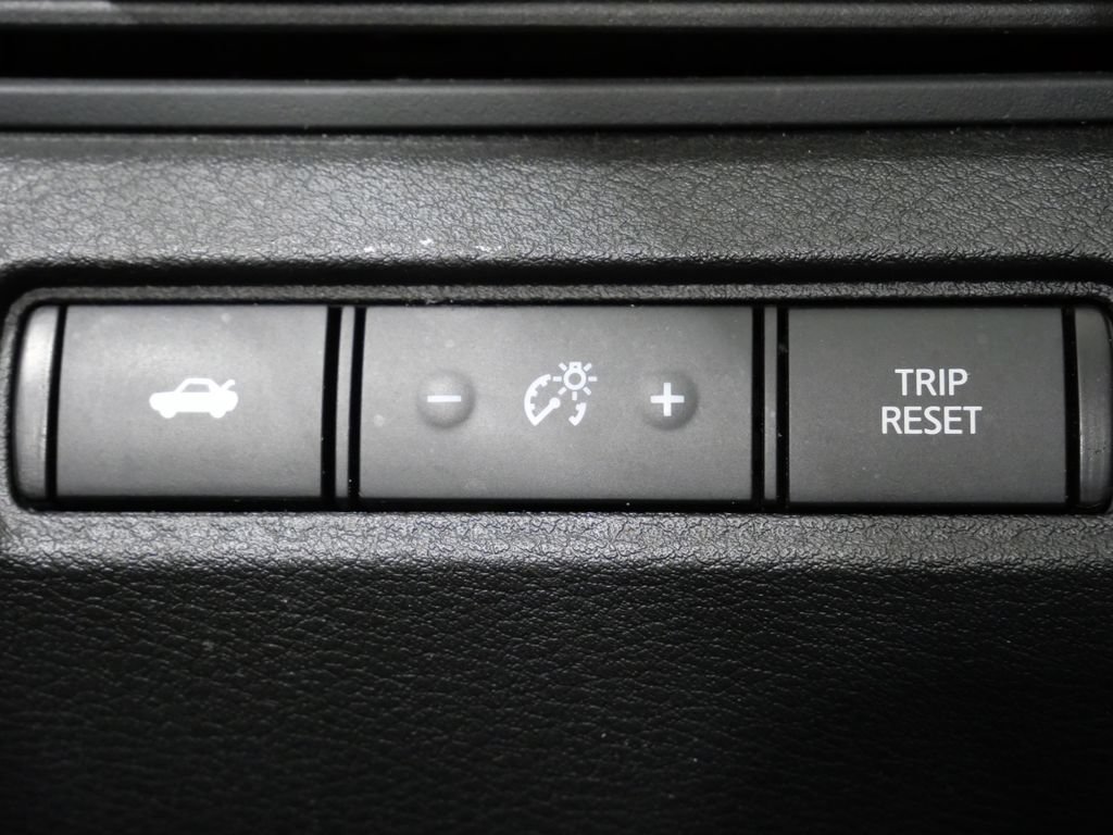 Used 2025 Nissan Altima 2.5 SV FWD image 14