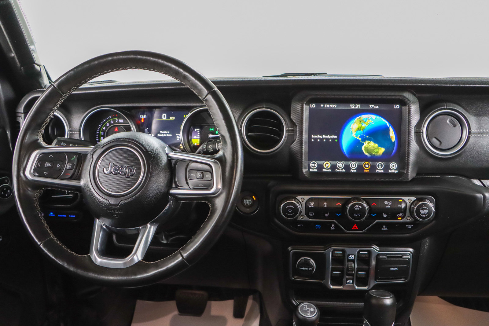 Used 2023 Jeep Wrangler Unlimited Sahara w/ Cold Weather Group AWD/4WD image 19