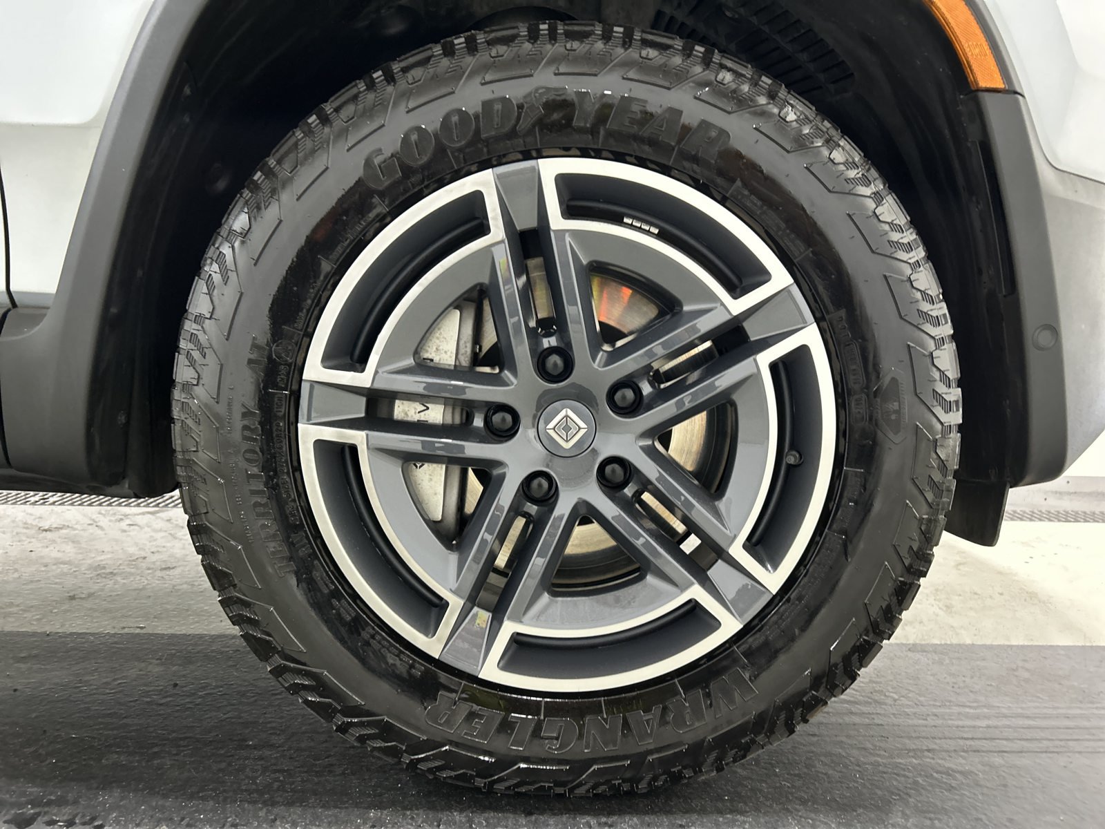 Used 2025 Rivian R1T Adventure Dual AWD/4WD image 11