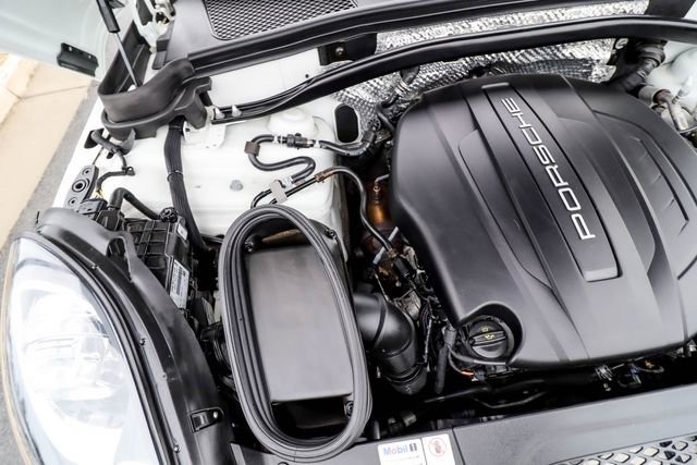 Used 2018 Porsche Macan AWD/4WD image 27
