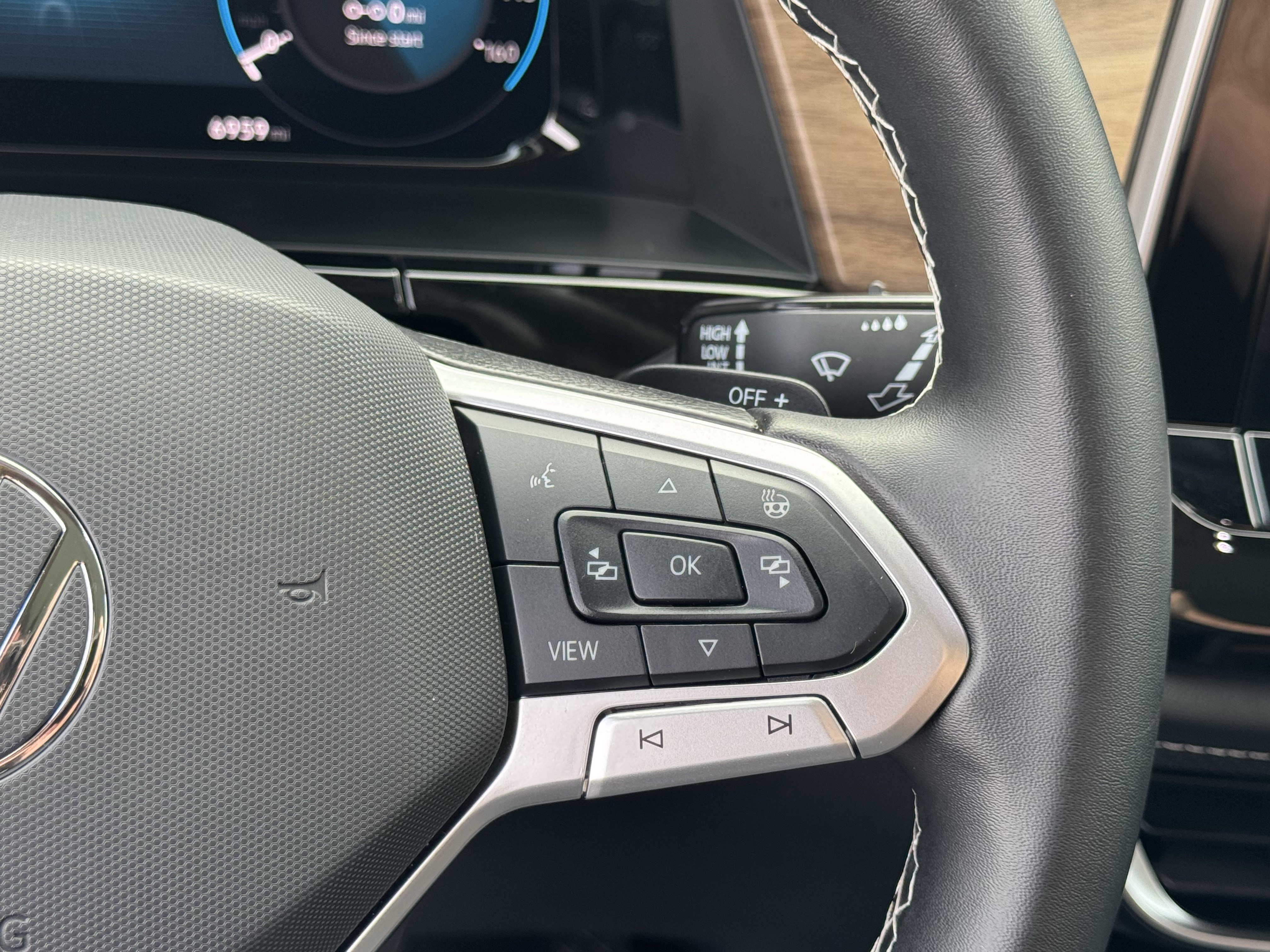 Used 2025 Volkswagen Atlas SE image 22