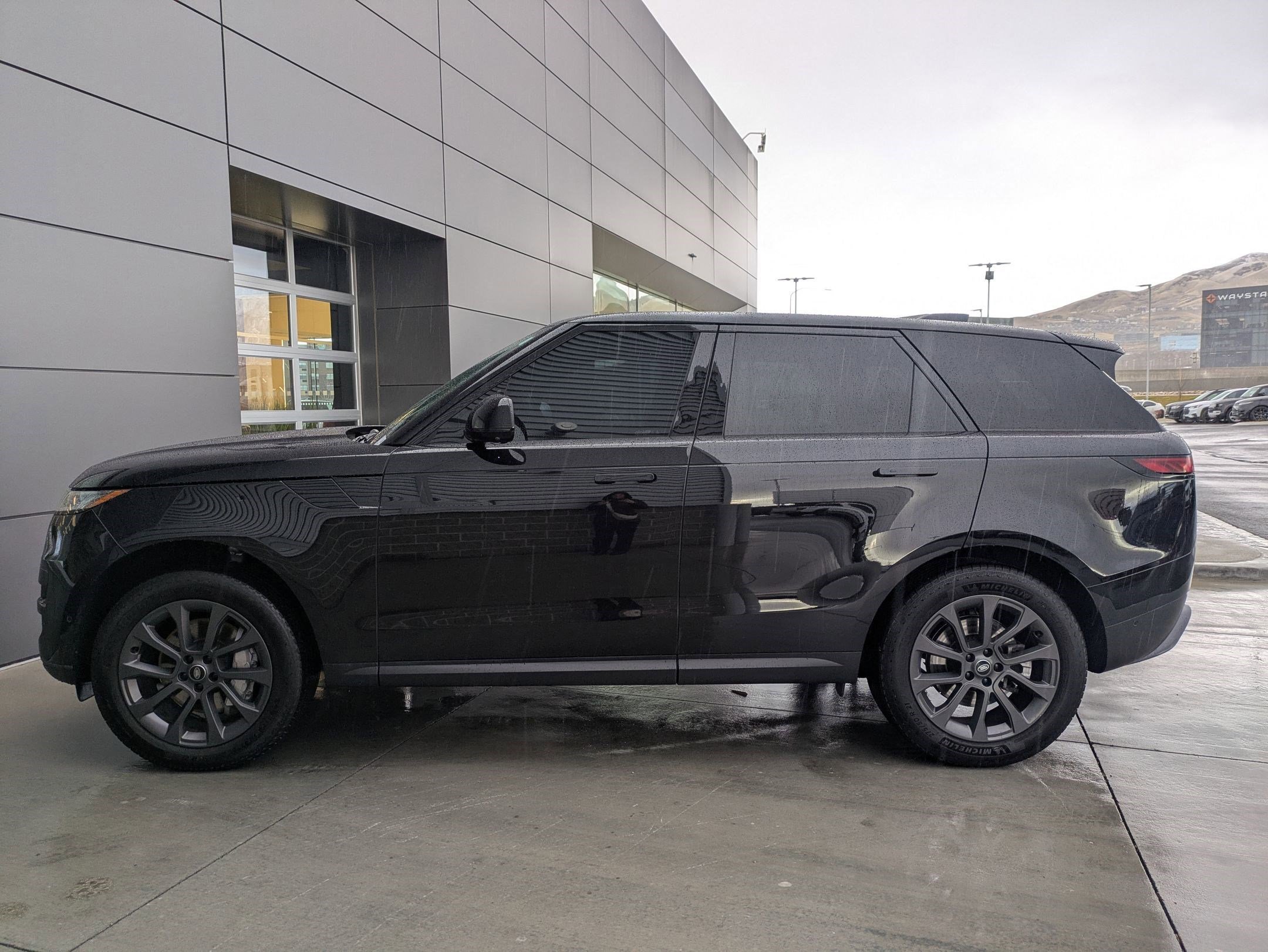 Used 2024 Land Rover Range Rover Sport SE image 9