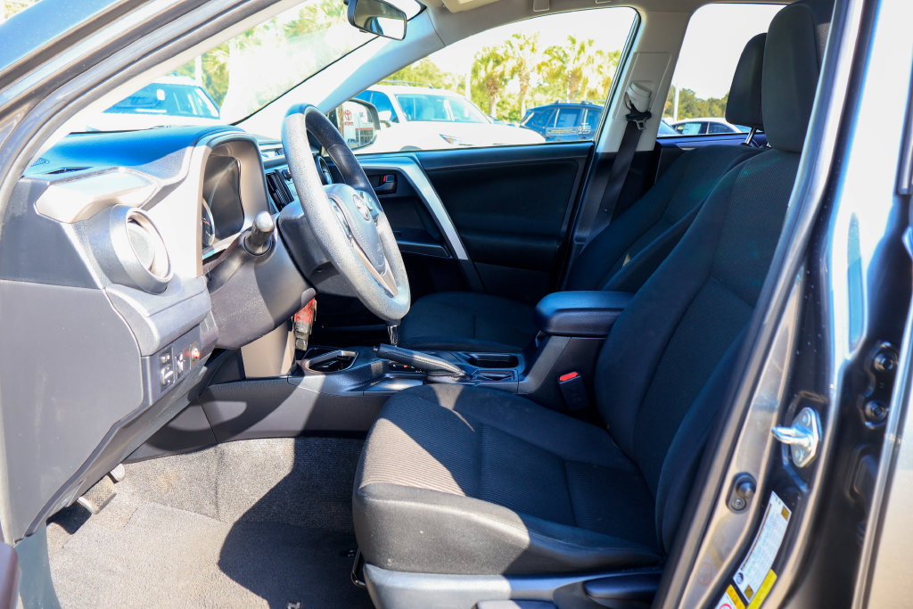 Used 2016 Toyota RAV4 LE FWD image 9