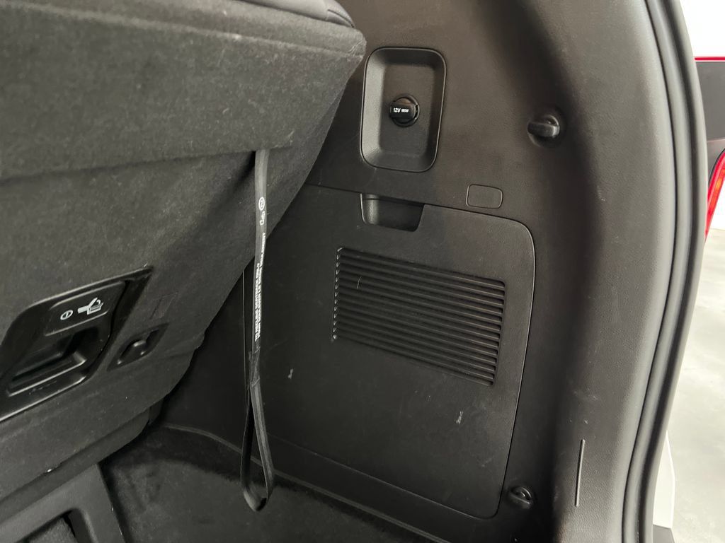 Used 2025 Kia Carnival FWD image 46