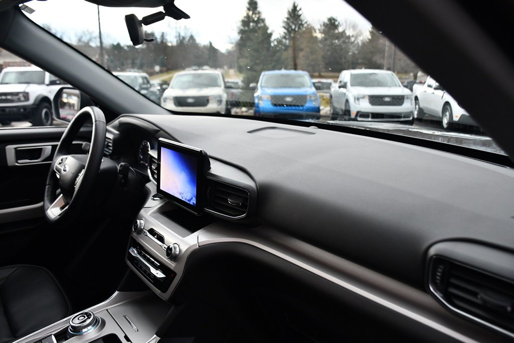 Used 2023 Ford Explorer XLT w/ Equipment Group 202A image 15