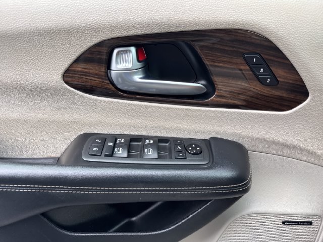 Used 2021 Chrysler Pacifica Limited w/ Premium & Safety Sphere Group AWD/4WD image 11