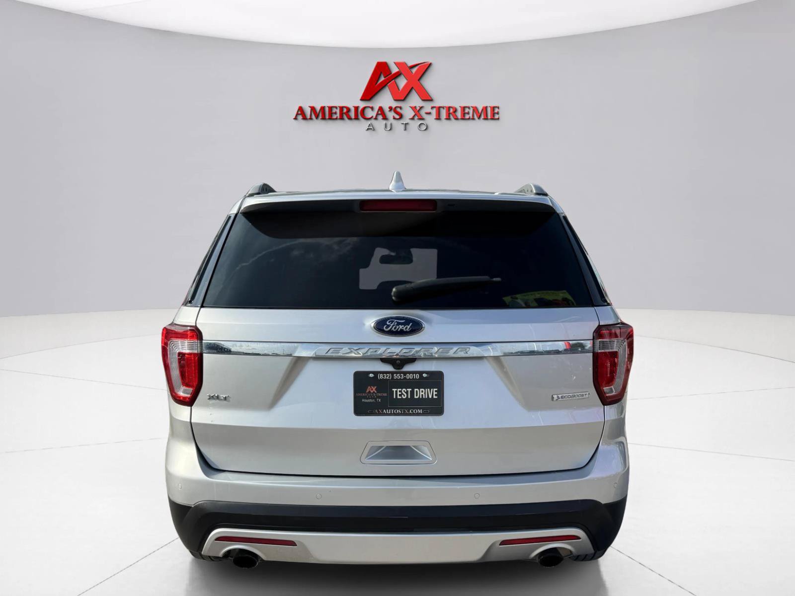 Used 2017 Ford Explorer XLT FWD image 5