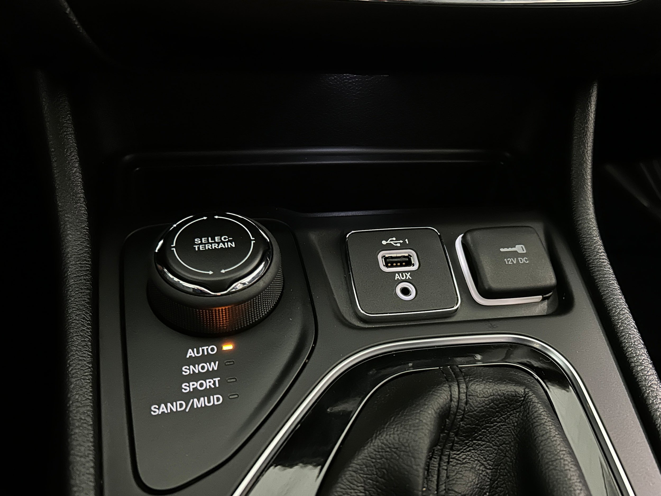 Used 2020 Jeep Cherokee Limited AWD/4WD image 12