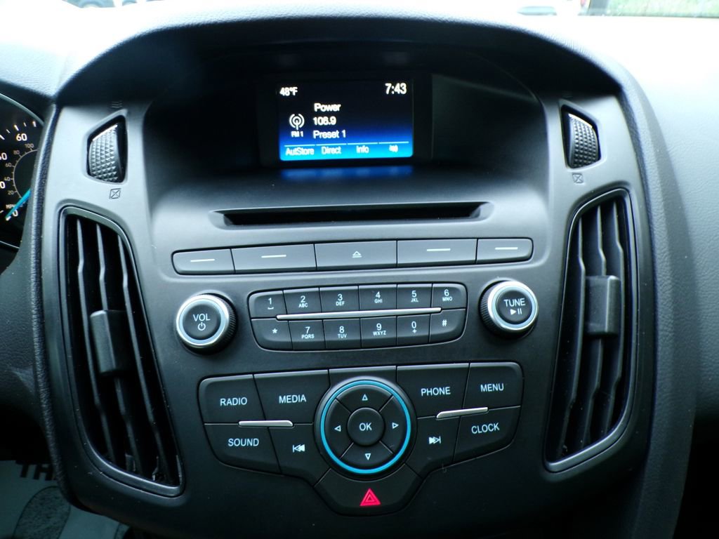 Used 2016 Ford Focus SE w/ SE Cold Weather Package FWD image 26