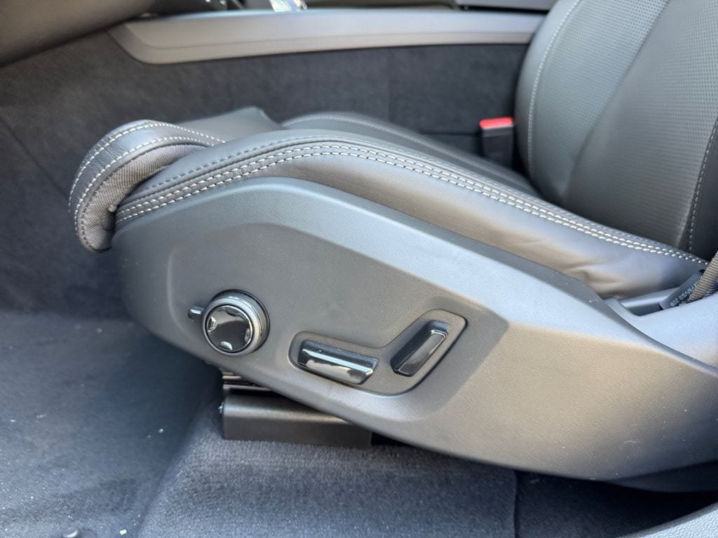 New 2026 Volvo XC60 T8 Ultra w/ Protection Package Premier AWD/4WD image 12