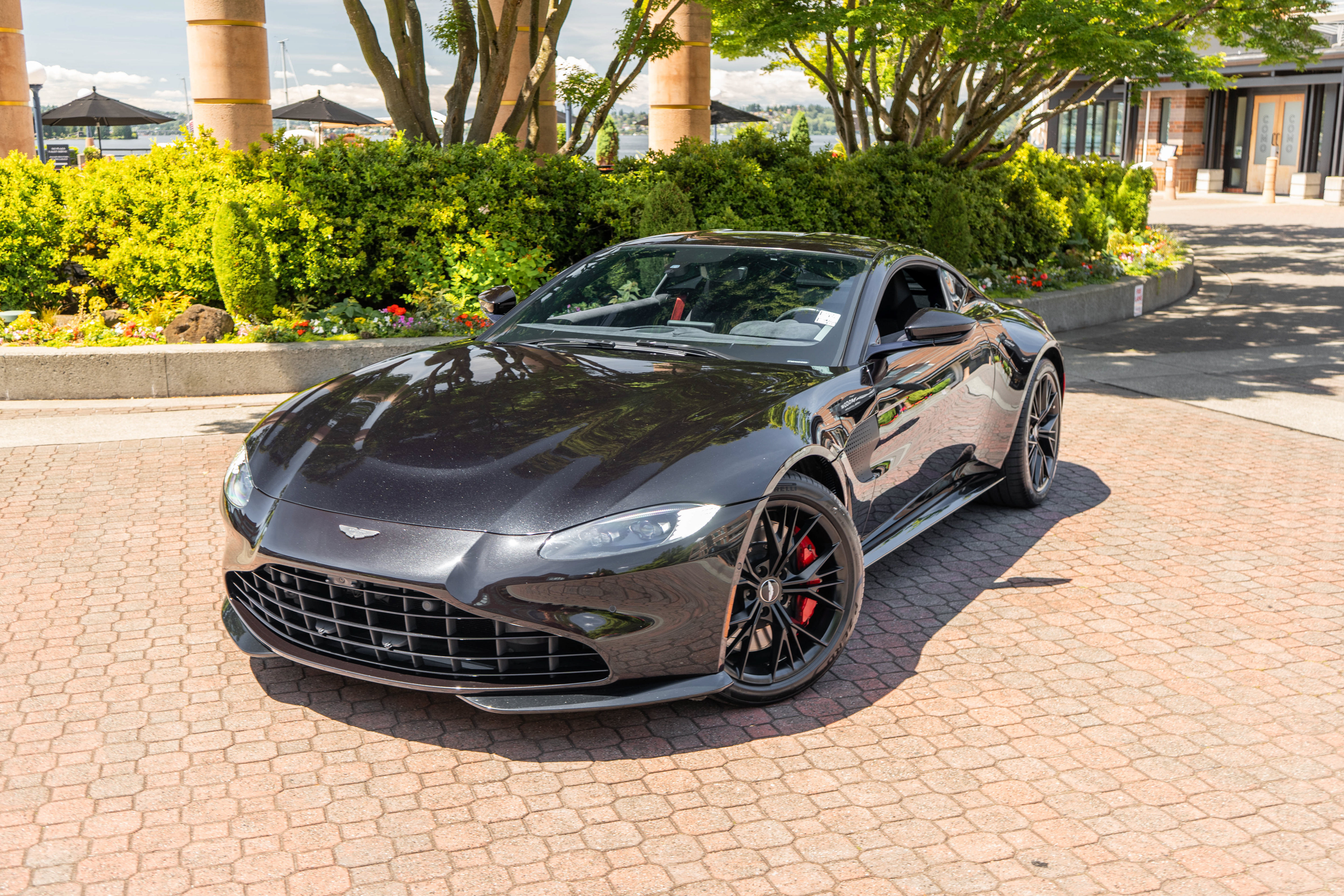 Used 2021 Aston Martin V8 Vantage Coupe RWD image 32