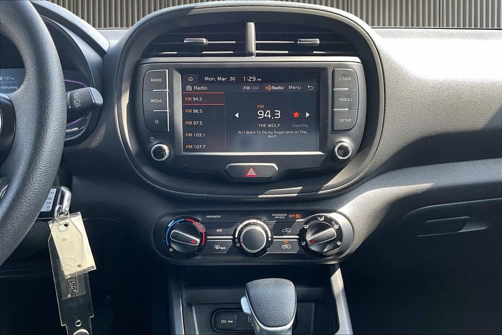 Used 2023 Kia Soul LX w/ LX Technology Package FWD image 7