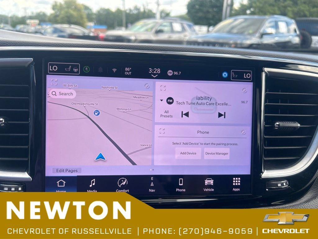 Used 2025 Chrysler Pacifica Limited FWD image 10