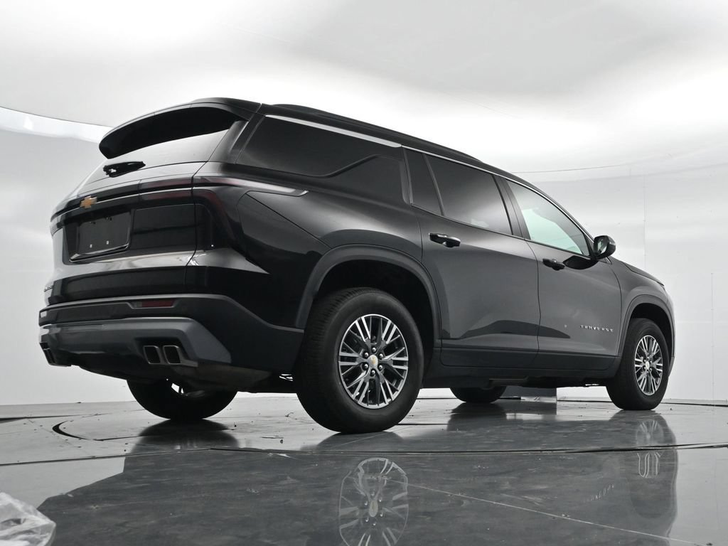 Used 2025 Chevrolet Traverse LT FWD image 32
