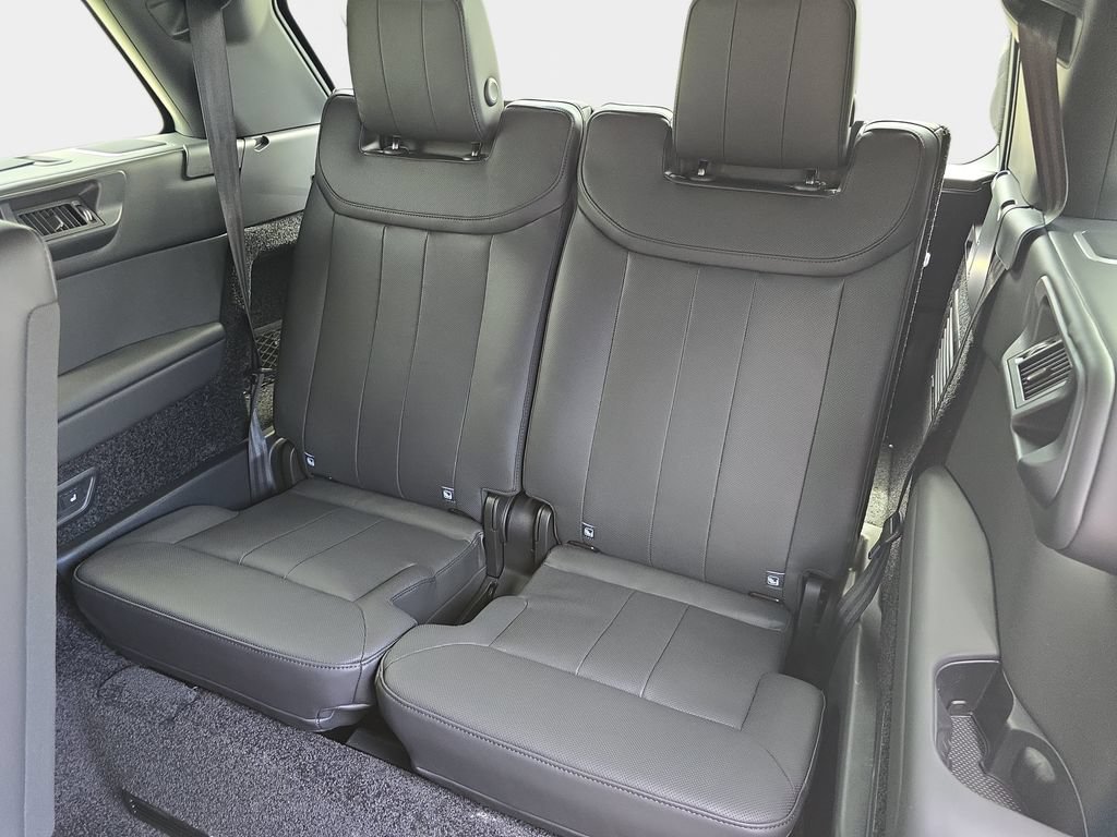 New 2026 Land Rover Range Rover Long Wheelbase SE AWD/4WD image 13