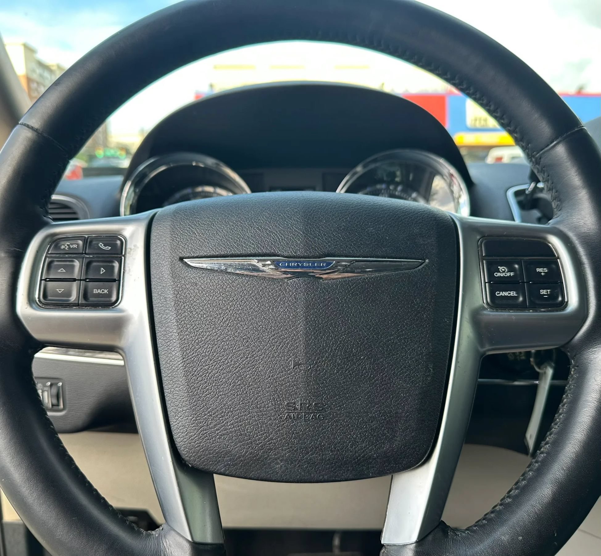Used 2011 Chrysler Town & Country Touring-L w/ Driver Convenience Group FWD image 16