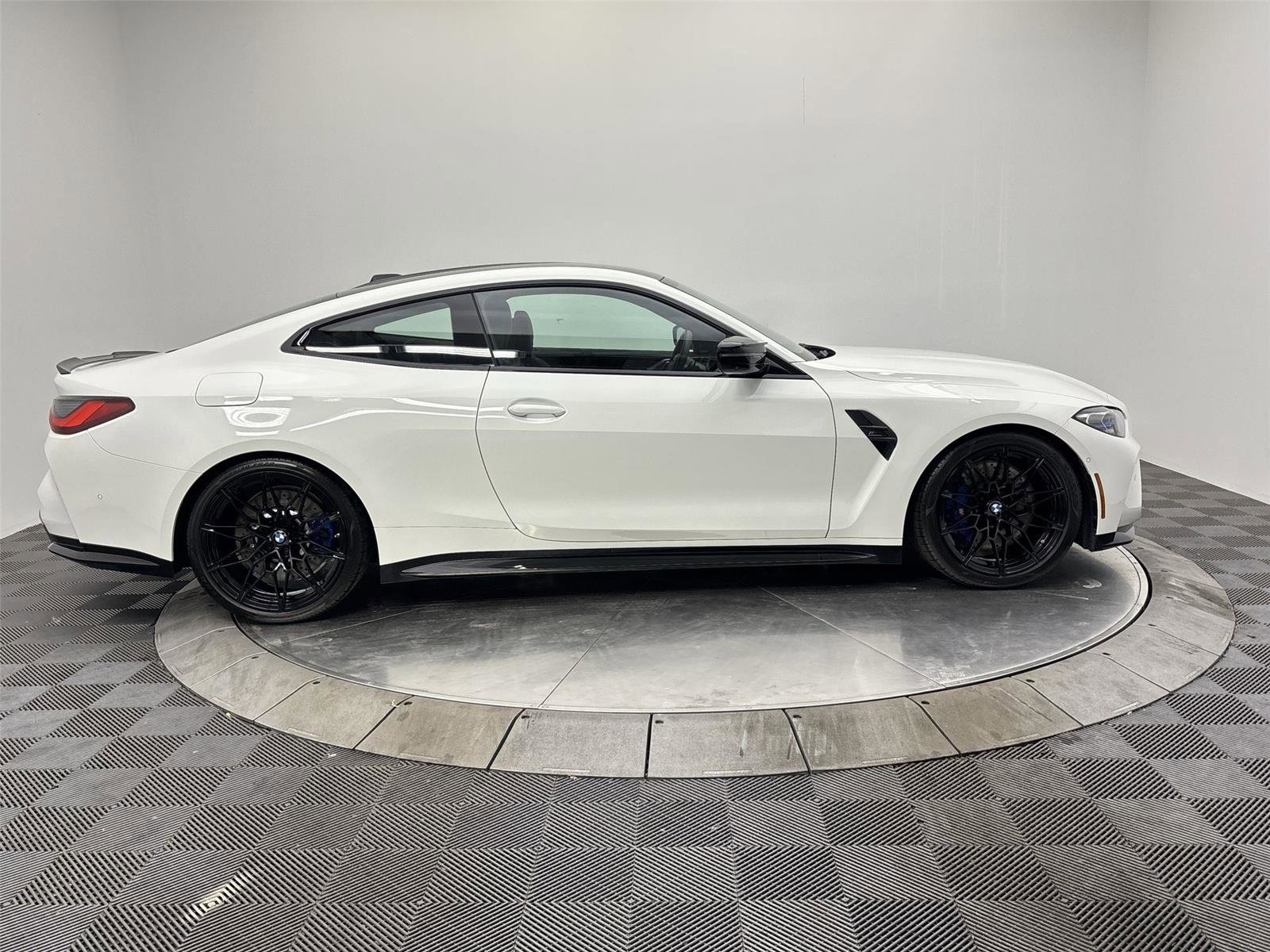 Used 2024 BMW M4 xDrive Competition w/ Executive Package image 17