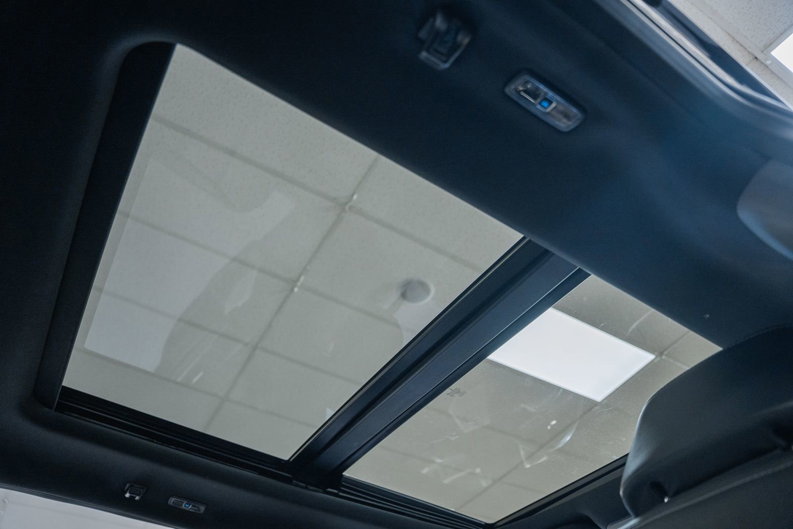 Certified 2023 Ford F150 Lariat w/ Equipment Group 502A High image 39