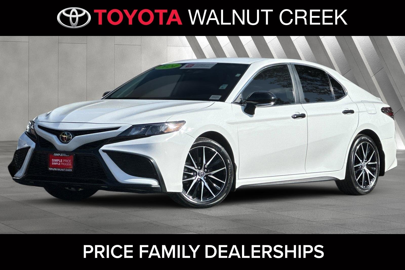 Certified 2024 Toyota Camry SE image 1