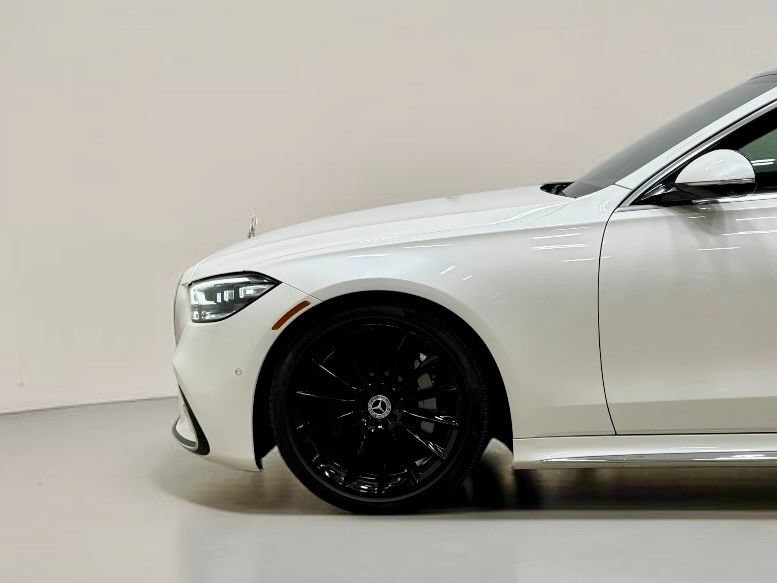 Used 2022 Mercedes-Benz S 500 4MATIC w/ AMG Line Package image 19