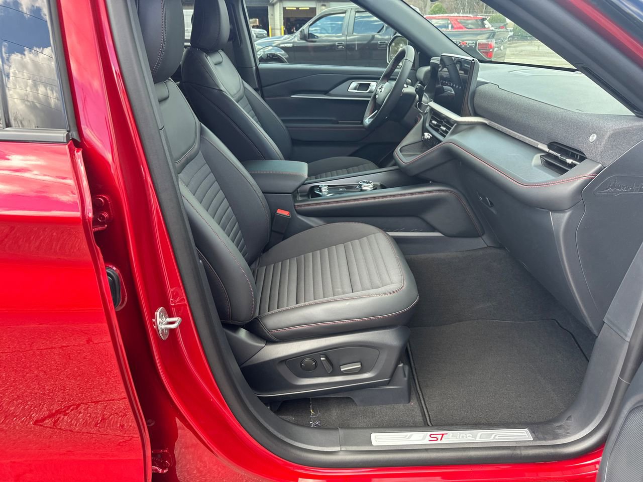 New 2026 Ford Explorer ST-Line w/ ST-Line Street Pack RWD image 43