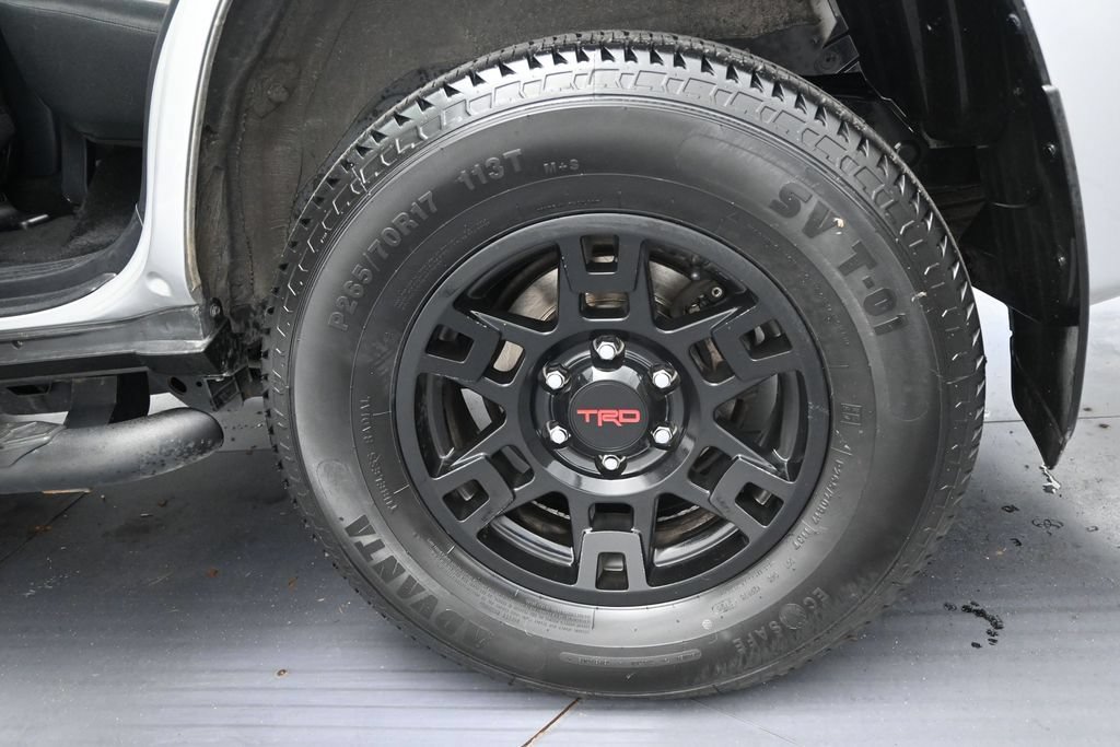 Used 2023 Toyota 4Runner SR5 AWD/4WD image 40