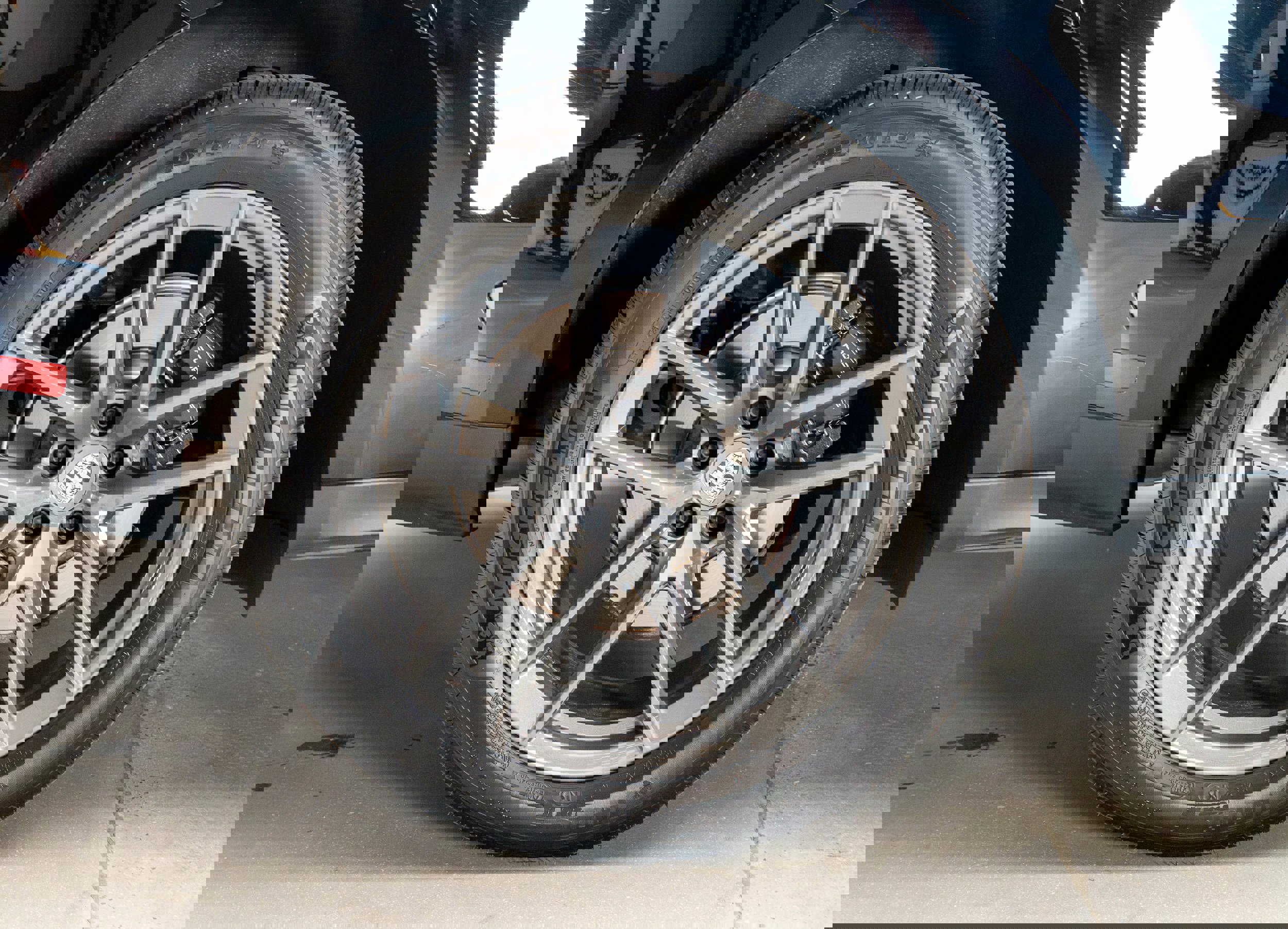 Certified 2025 Porsche Macan Turbo image 19