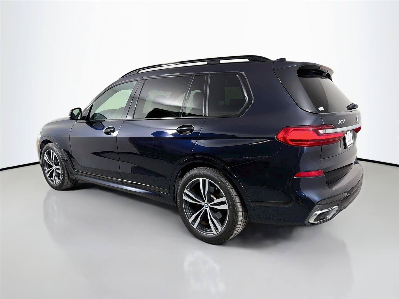 Used 2021 BMW X7 xDrive40i w/ M Sport Package AWD/4WD image 7