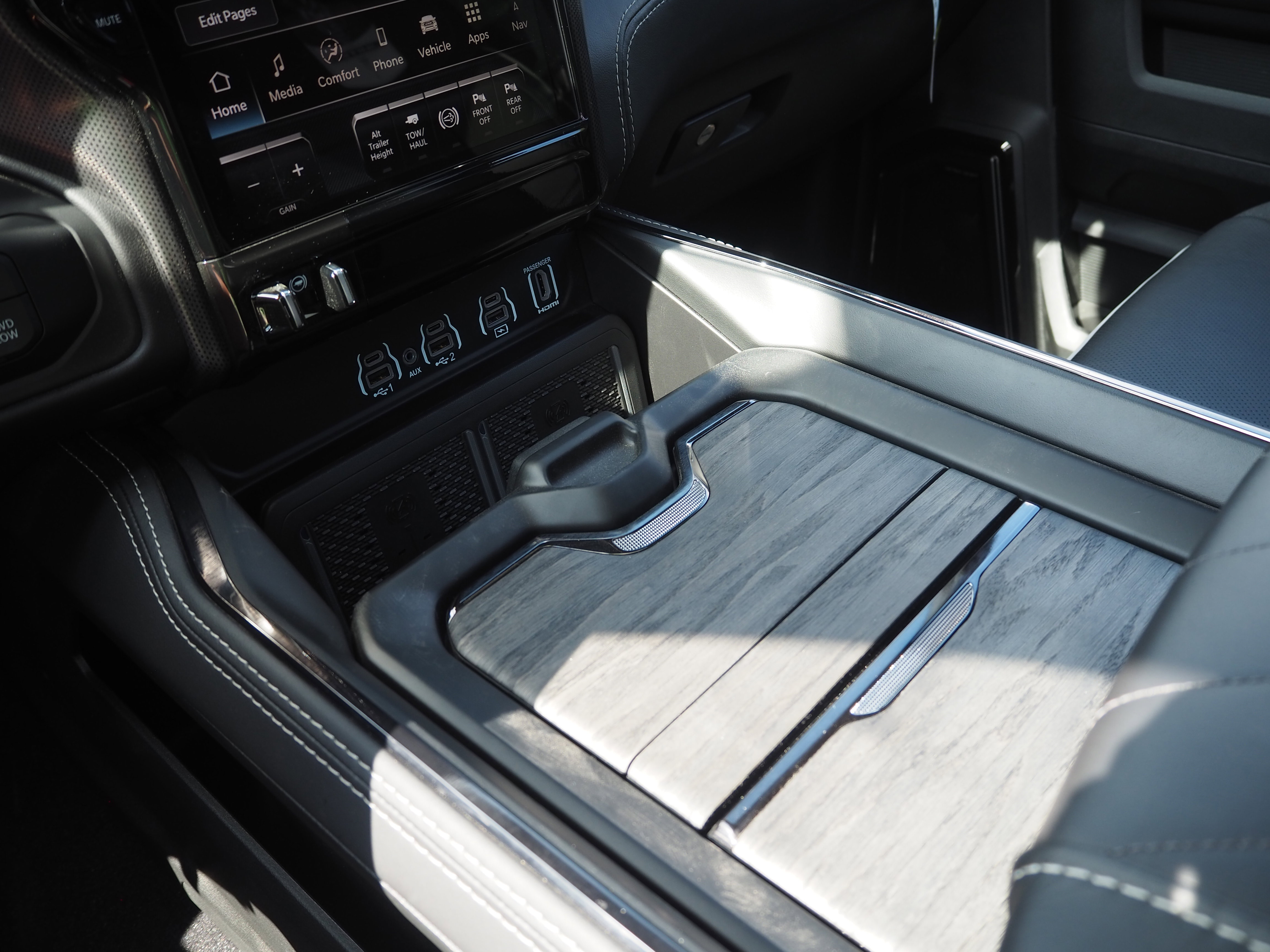 New 2025 RAM 3500 Limited image 24