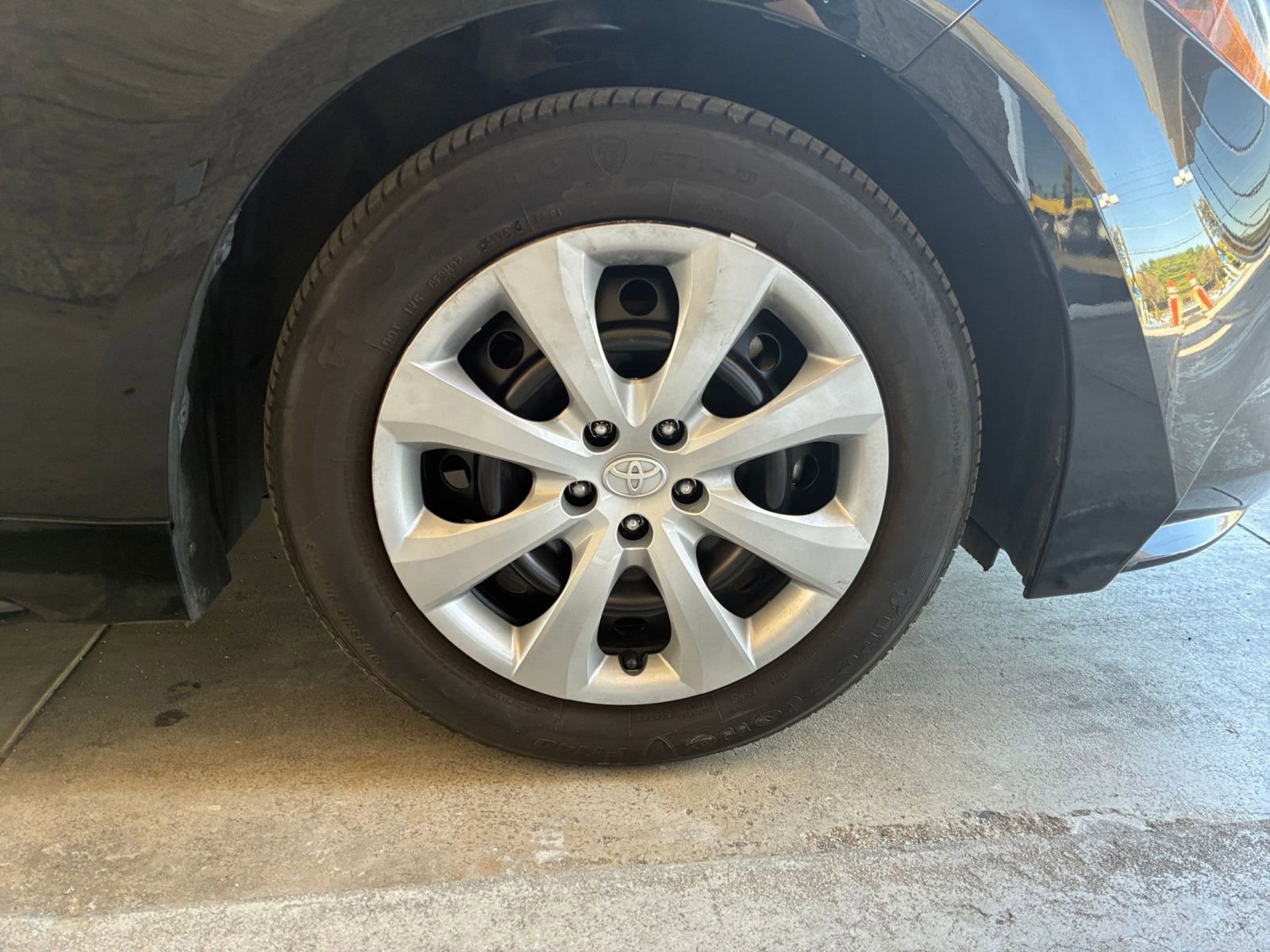 Used 2025 Toyota Corolla LE image 29