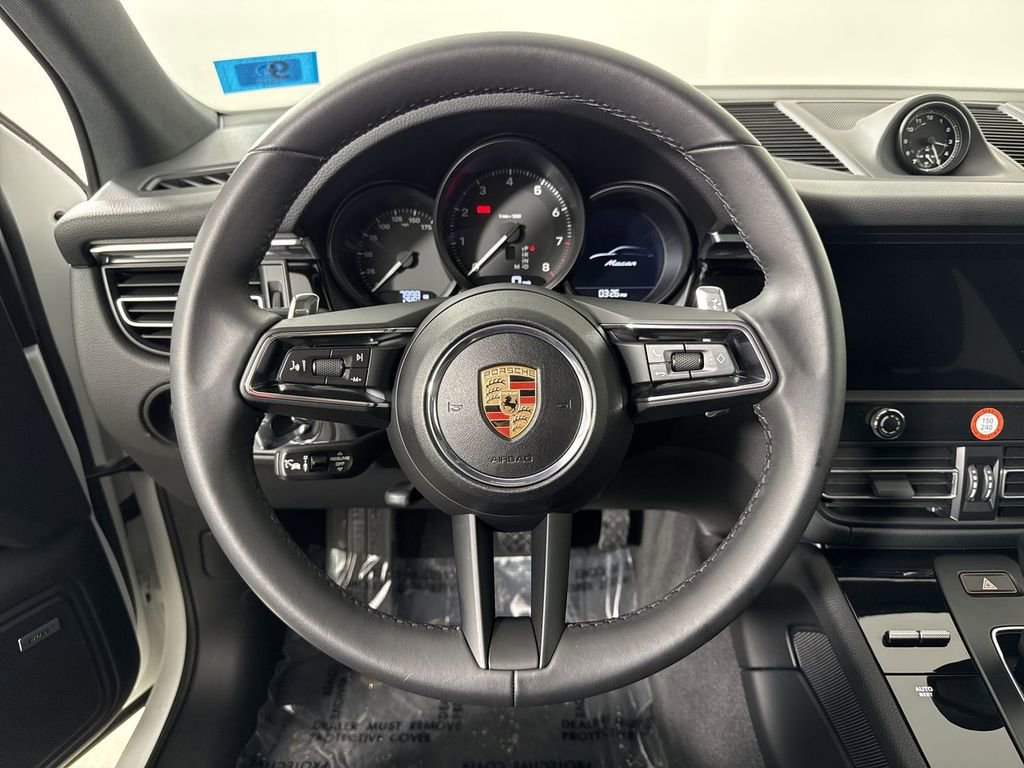Certified 2025 Porsche Macan image 36