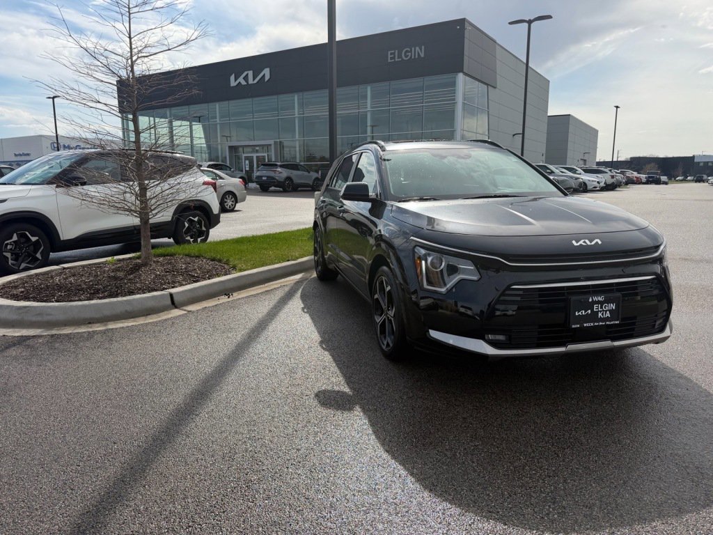 Used 2023 Kia Niro EX Touring image 1