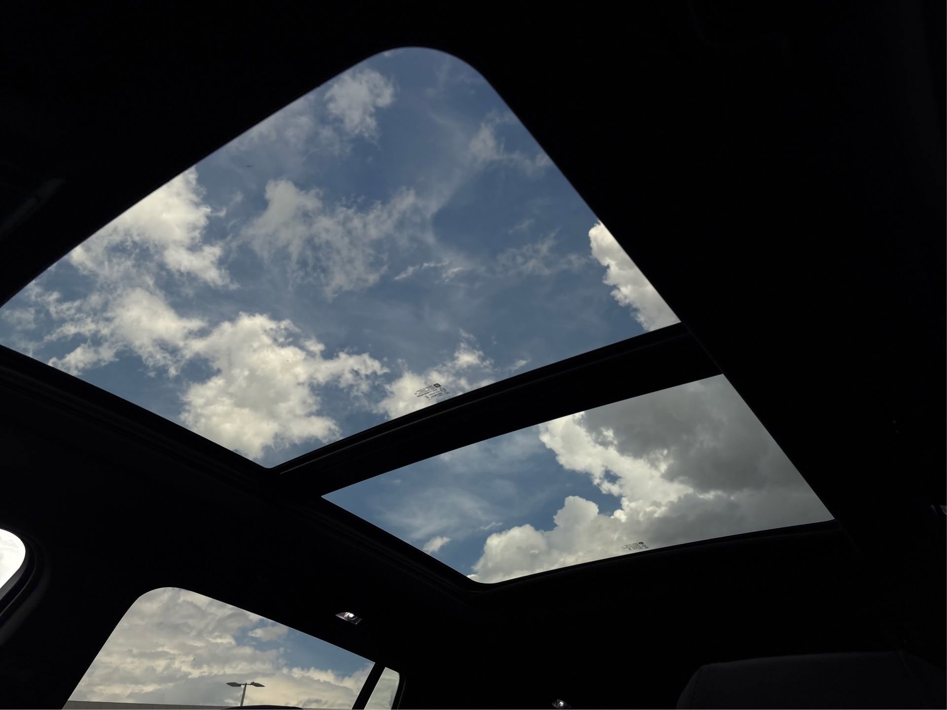 New 2025 Cadillac XT6 Luxury image 32