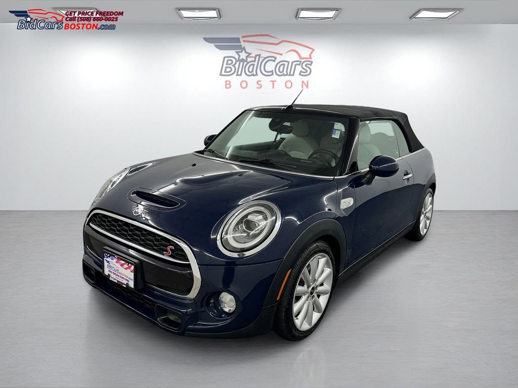 Used 2019 MINI Cooper S image 1